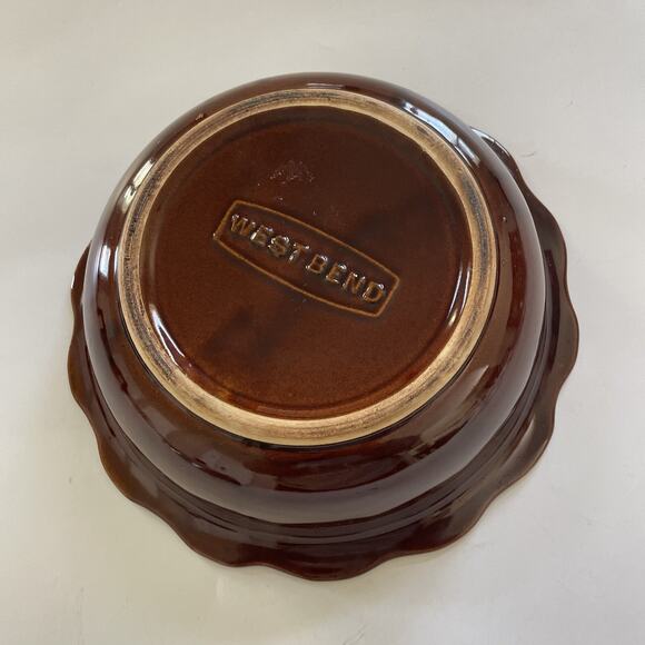 Vintage Westbend Brown Stoneware Scalloped Edge Casserole Dish With Lid - Picture 4 of 10